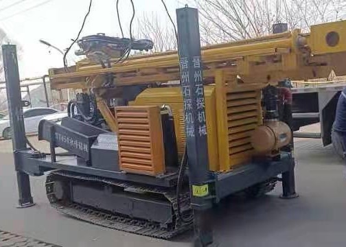 Peralatan Pengeboran Sumur Air 260 Meter Diameter Lubang Yang Berbeda 77kw Steel Crawler