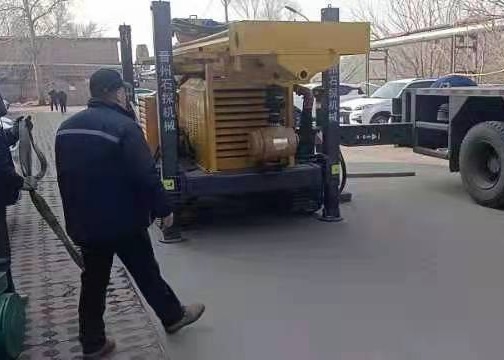 Rubber Crawler Mounted Pneumatic Drilling Rig Kedalaman 180 Meter