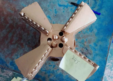 High Clearness Speed ​​HDD Lubang Membuka 4 Sayap PDC Drag Bit Standar ISO9001