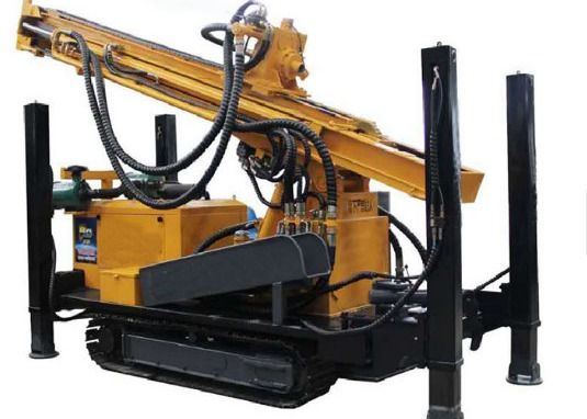 200m Sistem hidraulik bergelombang Pneumatik DTH Traktor dipasang rig bor